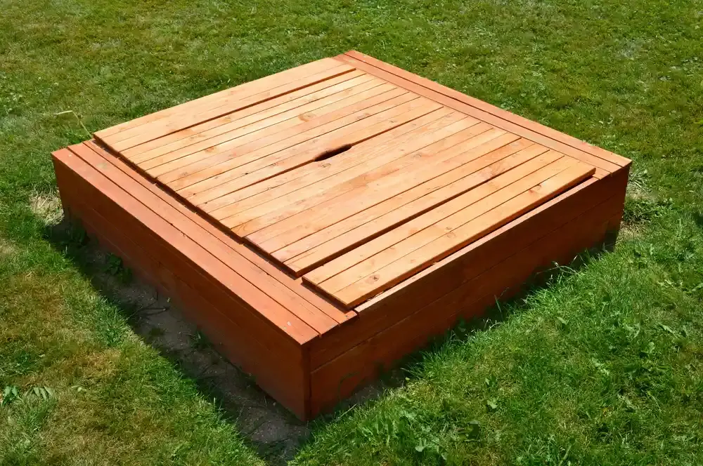 Dětské dřevěné pískoviště s krytem L