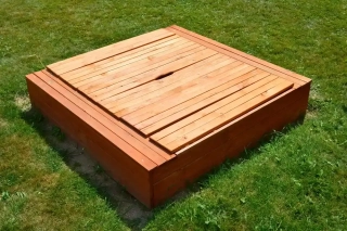 Dětské dřevěné pískoviště s krytem L
