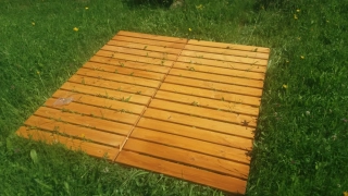 Podlaha k domku barevná